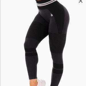 Ryderwear- Freestyle Seamless High Waisted Leggings